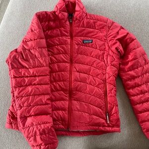 Patagonia women’s down sweater - size M